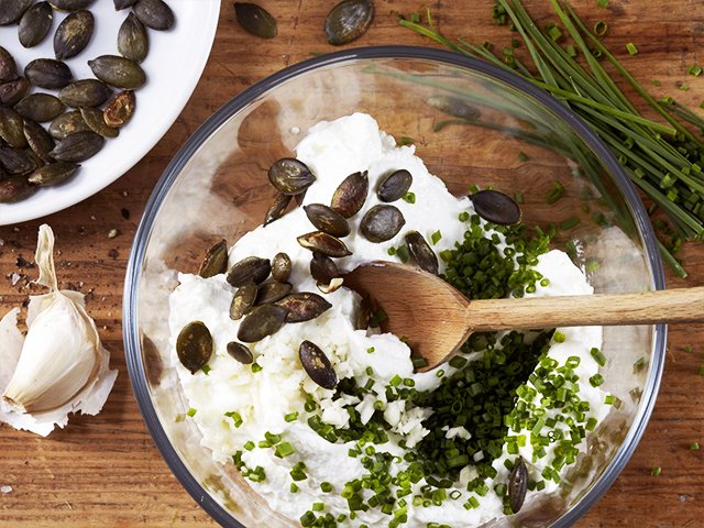 Préparation de la recette libanaise de tartinade de labneh étape 3