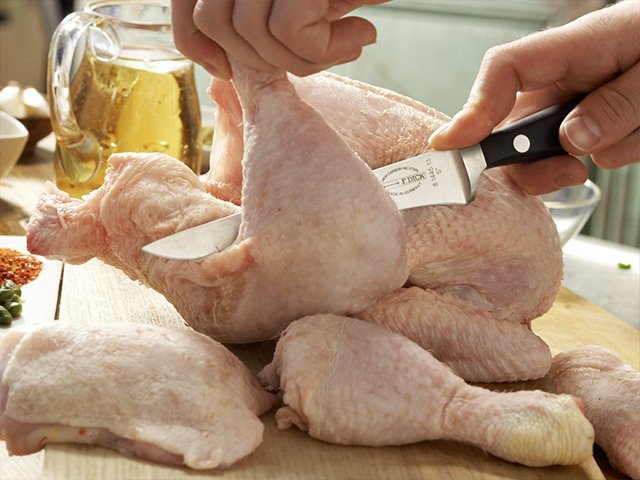 Recette libanaise poulet aux pois chiches étape 1 Couper les cuisses du poulet