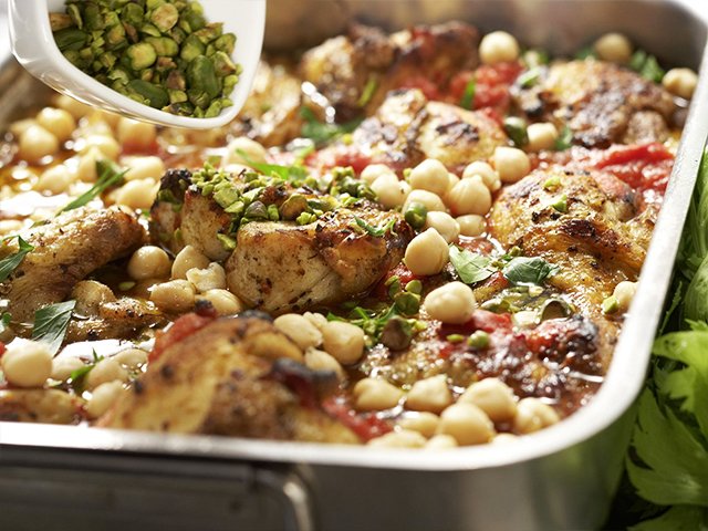 Recette libanaise poulet aux pois chiches étape 11 Sortir le poulet du four et servir