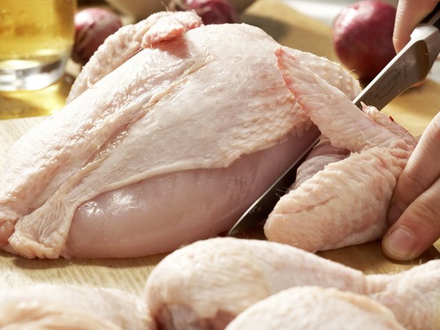 Recette libanaise poulet aux pois chiches étape 2 Couper les ailes du poulet